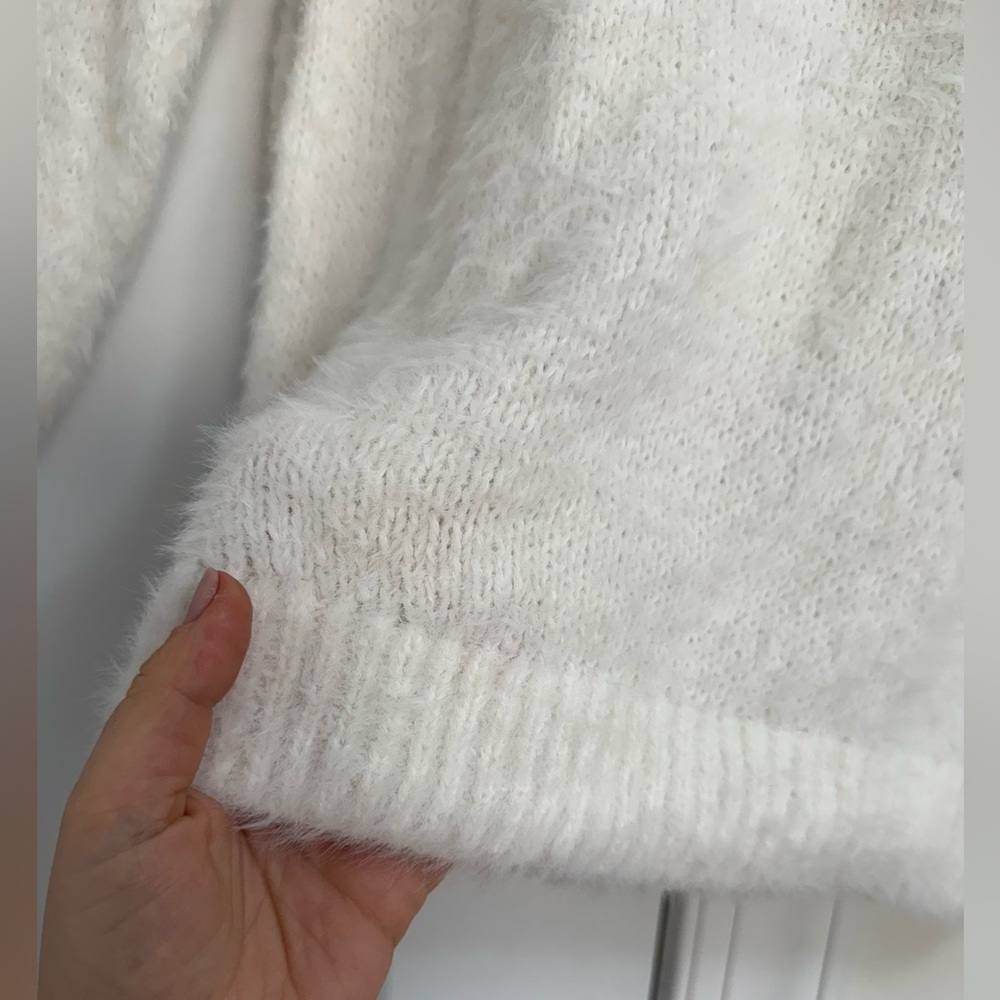 Cozy White Turtleneck Sweater - Picture 2 of 8